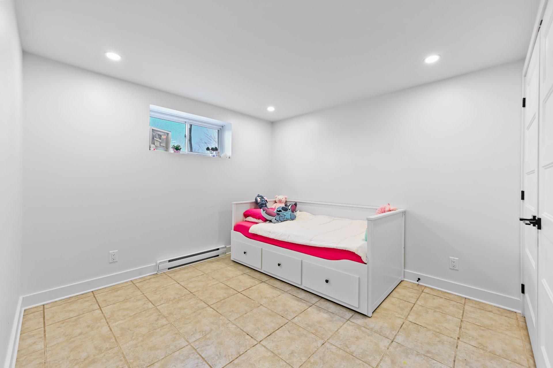









25


31e Avenue

,
Saint-Blaise-sur-Richelieu,




QC
J0J1W0


