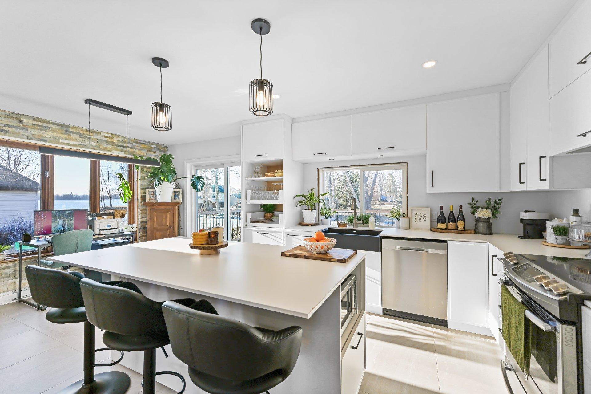 









25


31e Avenue

,
Saint-Blaise-sur-Richelieu,




QC
J0J1W0

