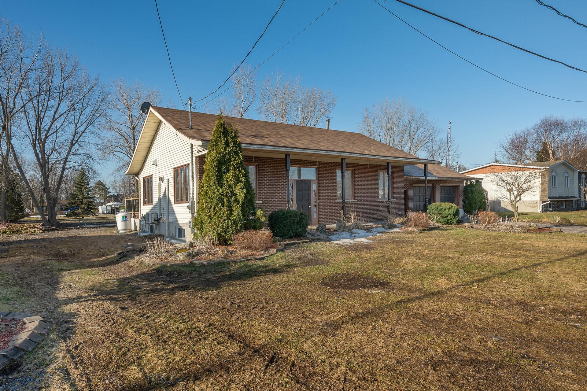 









25


31e Avenue

,
Saint-Blaise-sur-Richelieu,




QC
J0J1W0


