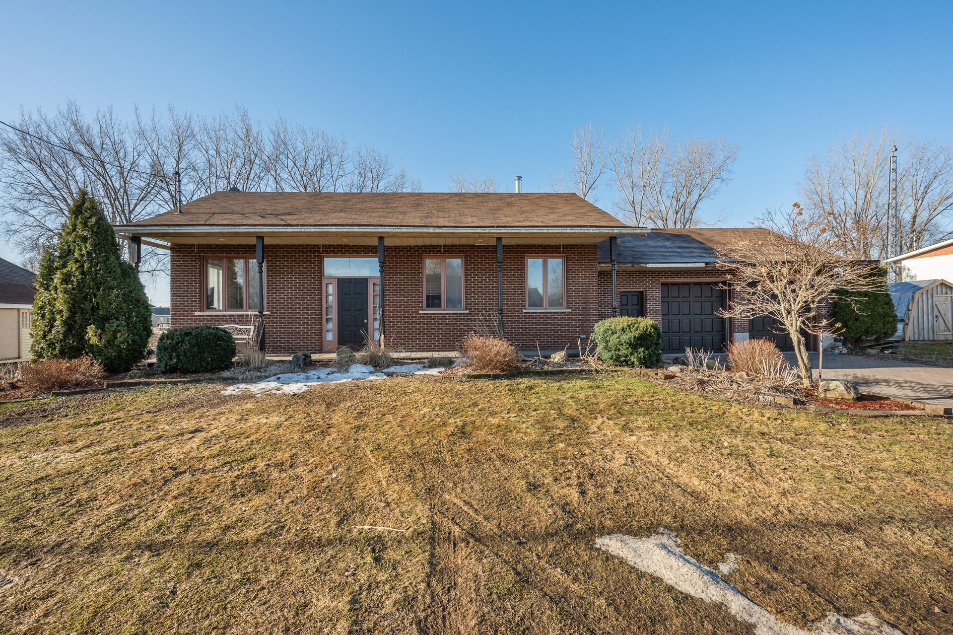 









25


31e Avenue

,
Saint-Blaise-sur-Richelieu,




QC
J0J1W0

