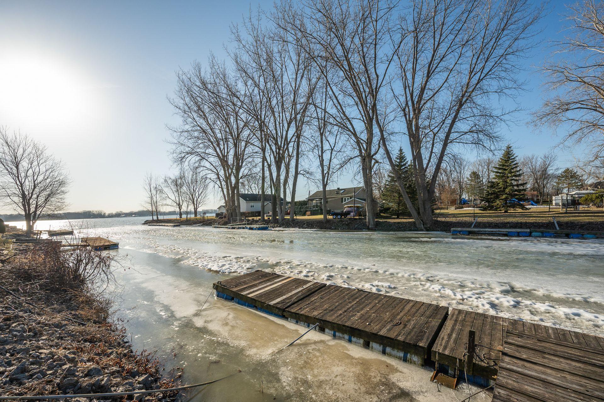 









25


31e Avenue

,
Saint-Blaise-sur-Richelieu,




QC
J0J1W0

