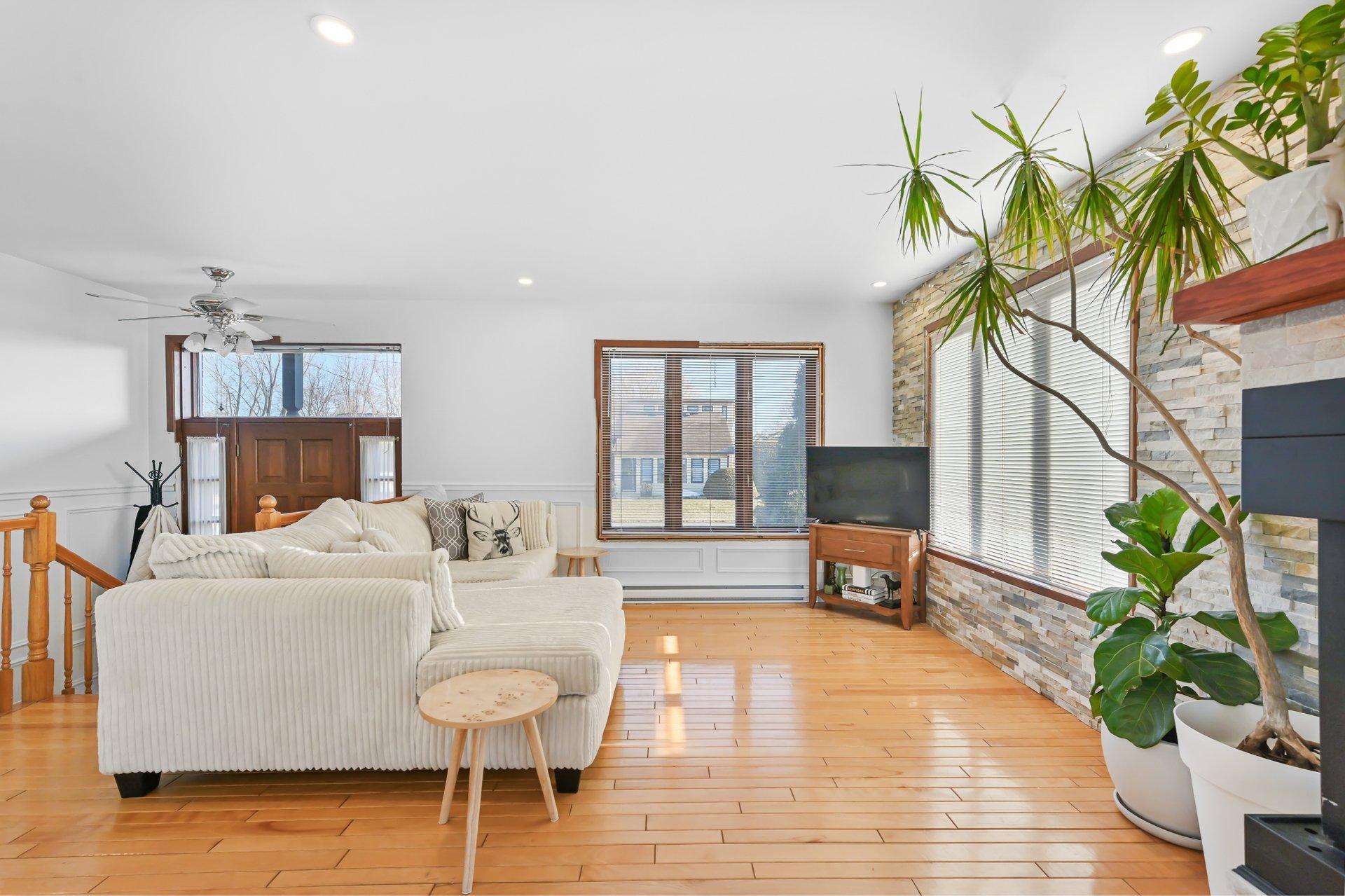 









25


31e Avenue

,
Saint-Blaise-sur-Richelieu,




QC
J0J1W0

