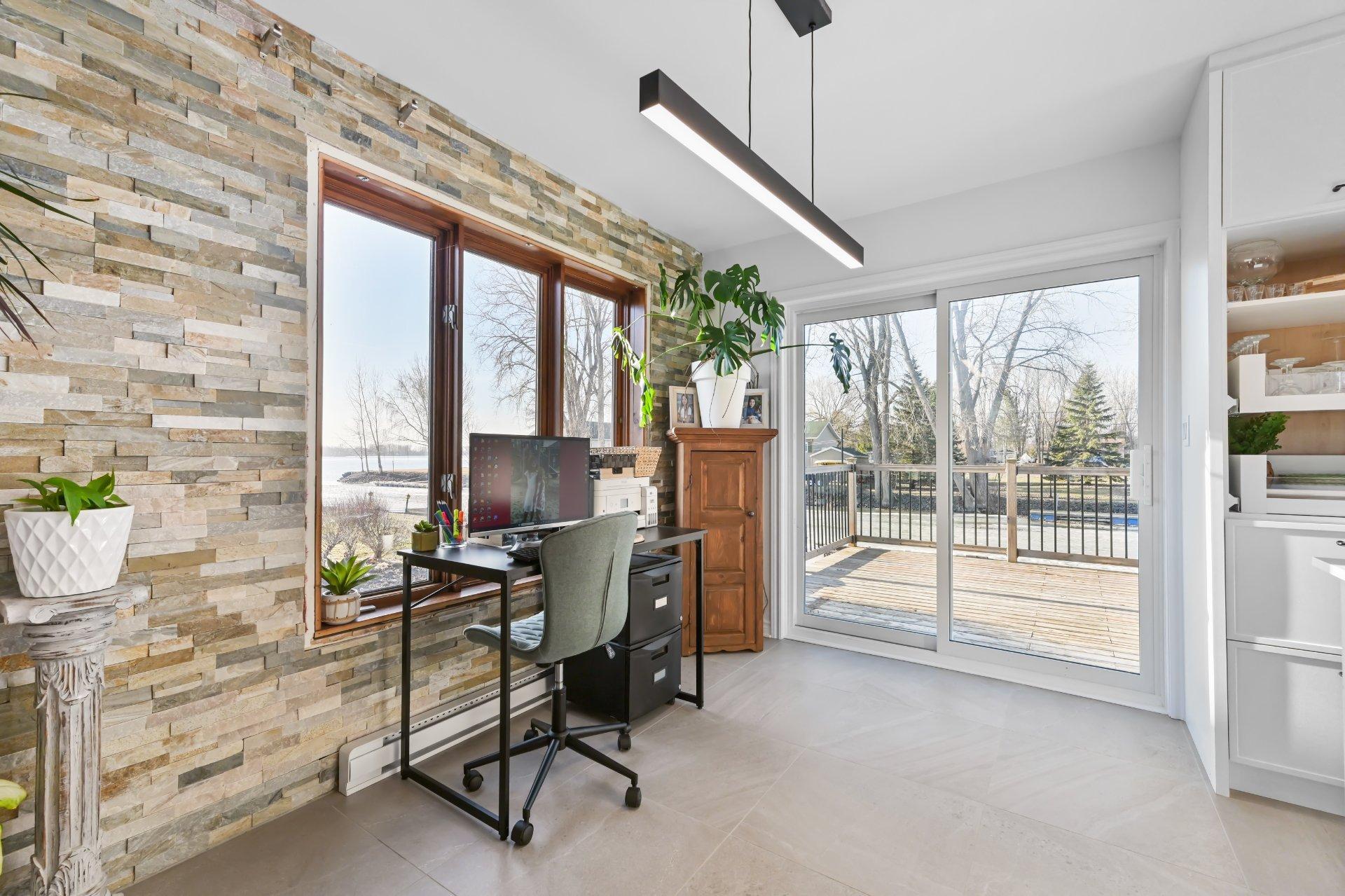 









25


31e Avenue

,
Saint-Blaise-sur-Richelieu,




QC
J0J1W0

