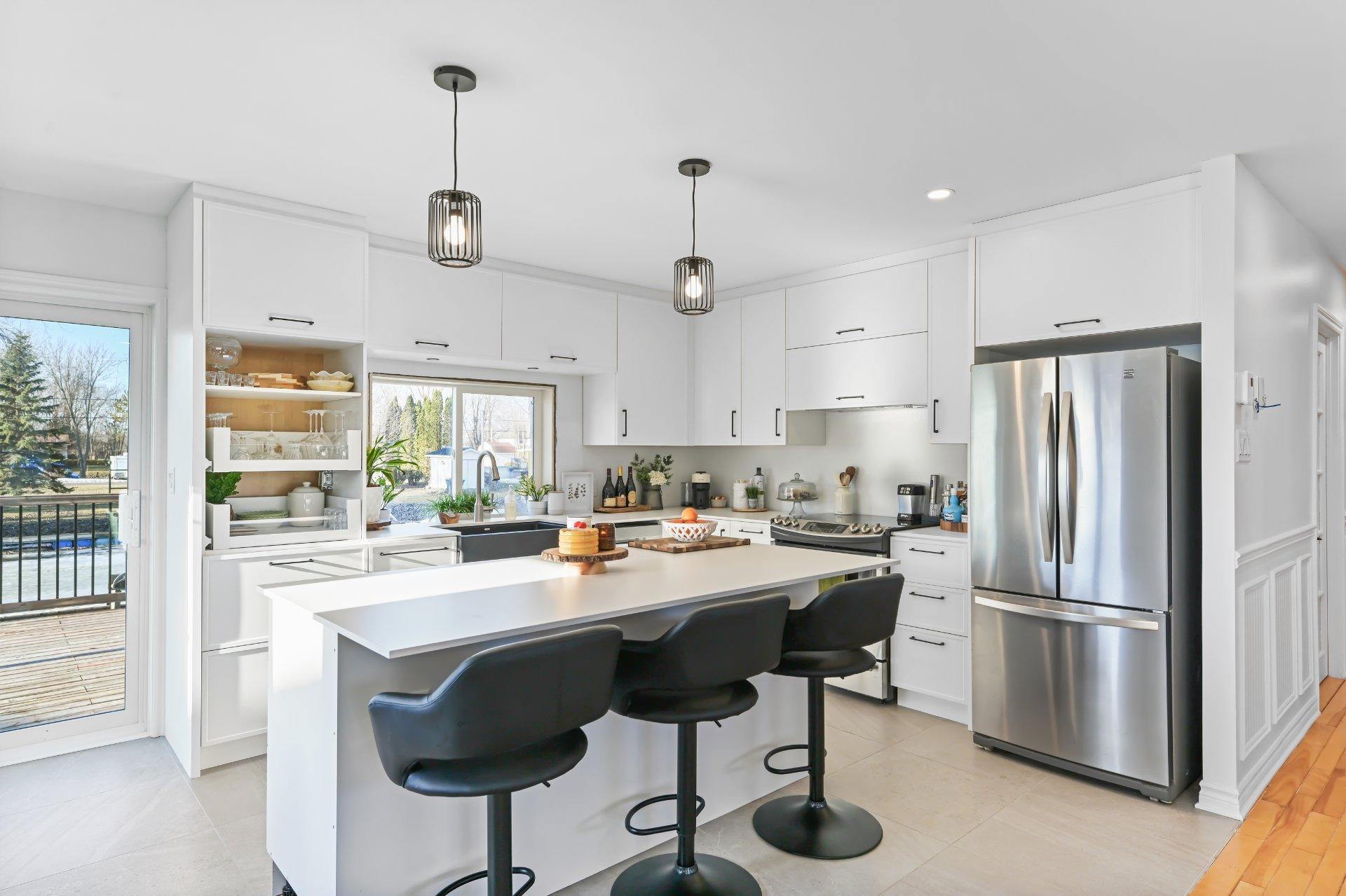 









25


31e Avenue

,
Saint-Blaise-sur-Richelieu,




QC
J0J1W0

