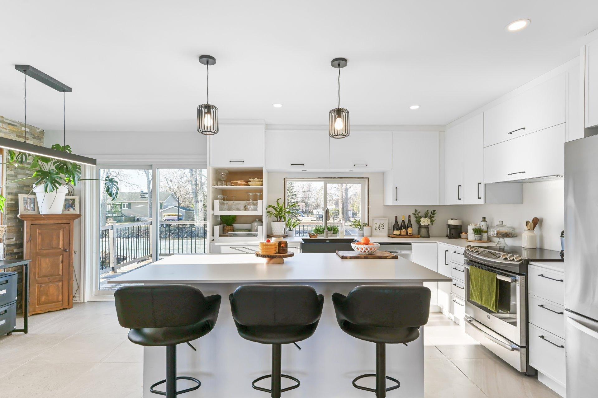 









25


31e Avenue

,
Saint-Blaise-sur-Richelieu,




QC
J0J1W0

