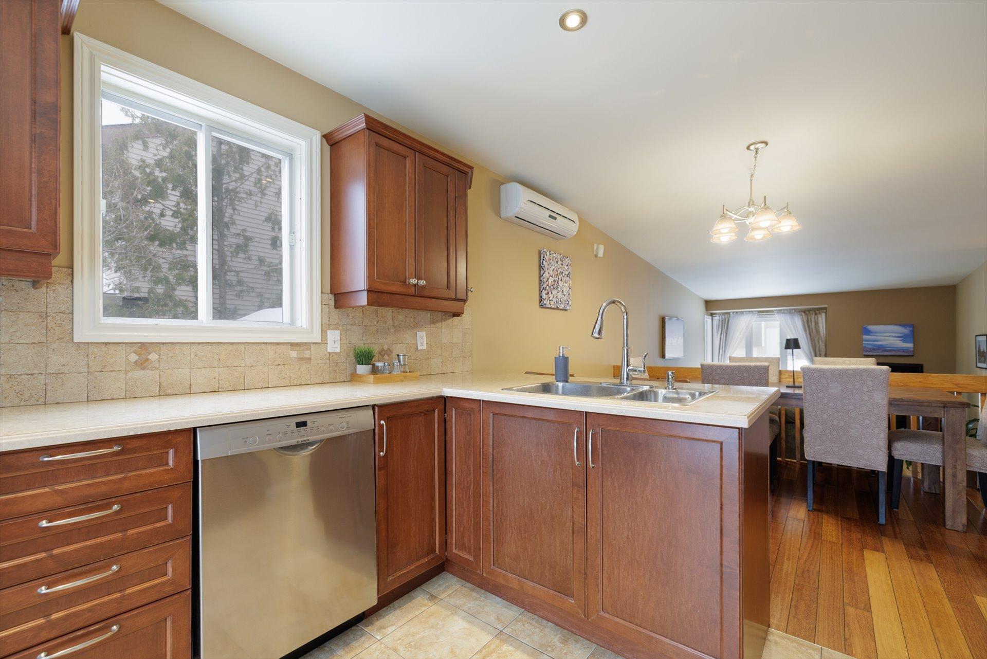 









17244


Rue Marcel-Libersan

,
Montréal (Pierrefonds-Roxboro),




QC
H9J3P3

