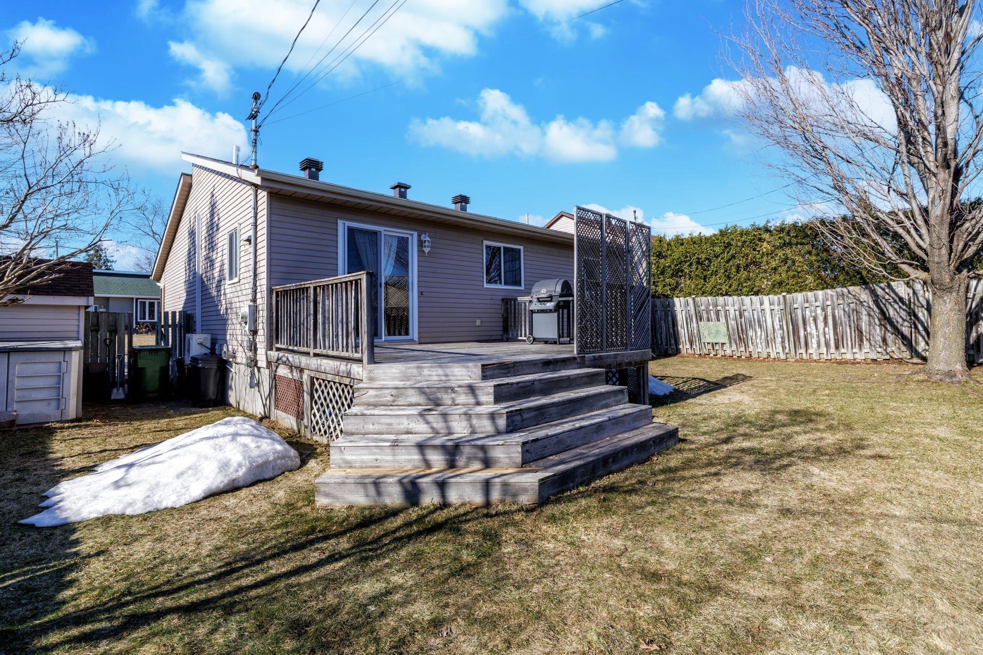 









17244


Rue Marcel-Libersan

,
Montréal (Pierrefonds-Roxboro),




QC
H9J3P3

