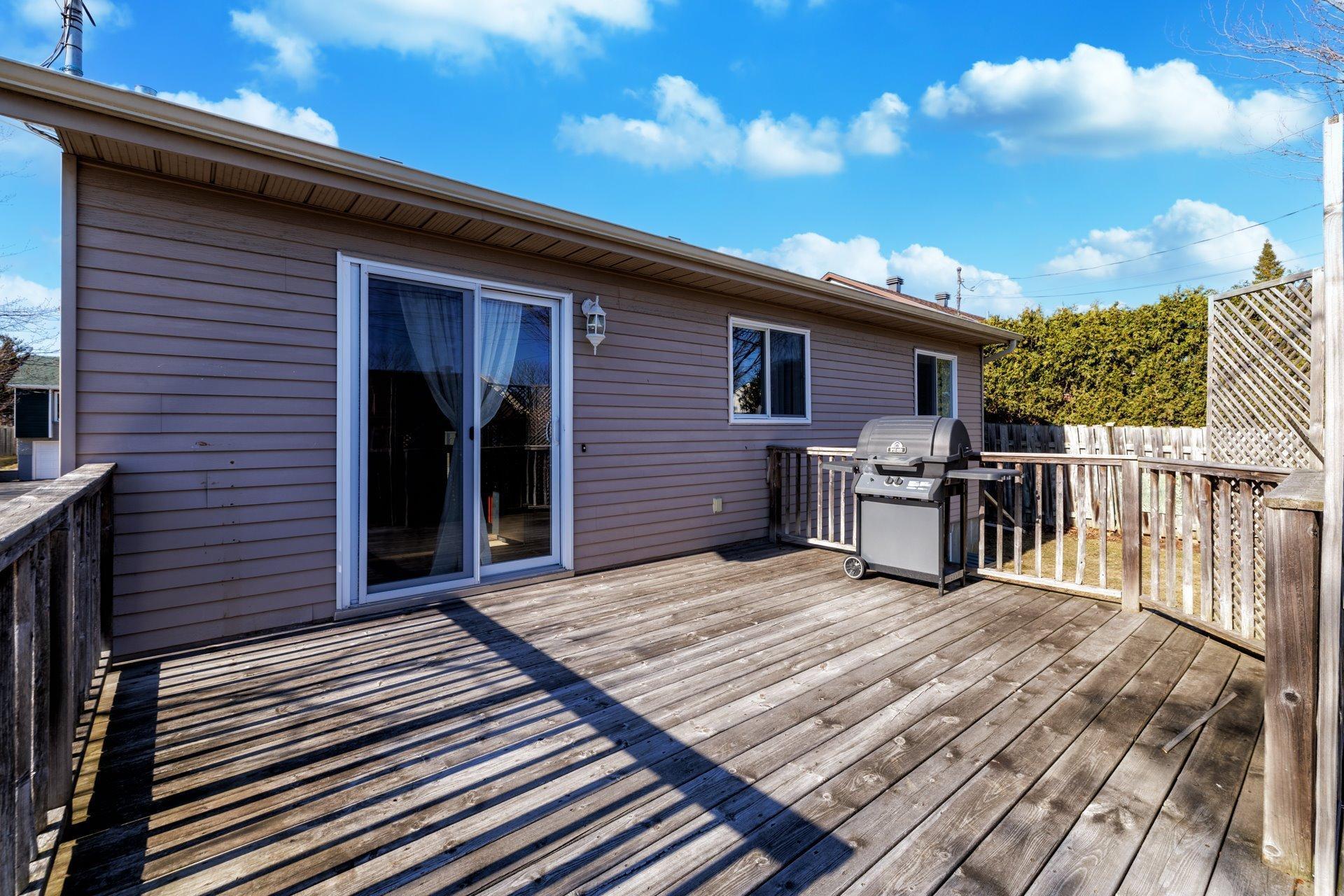 









17244


Rue Marcel-Libersan

,
Montréal (Pierrefonds-Roxboro),




QC
H9J3P3

