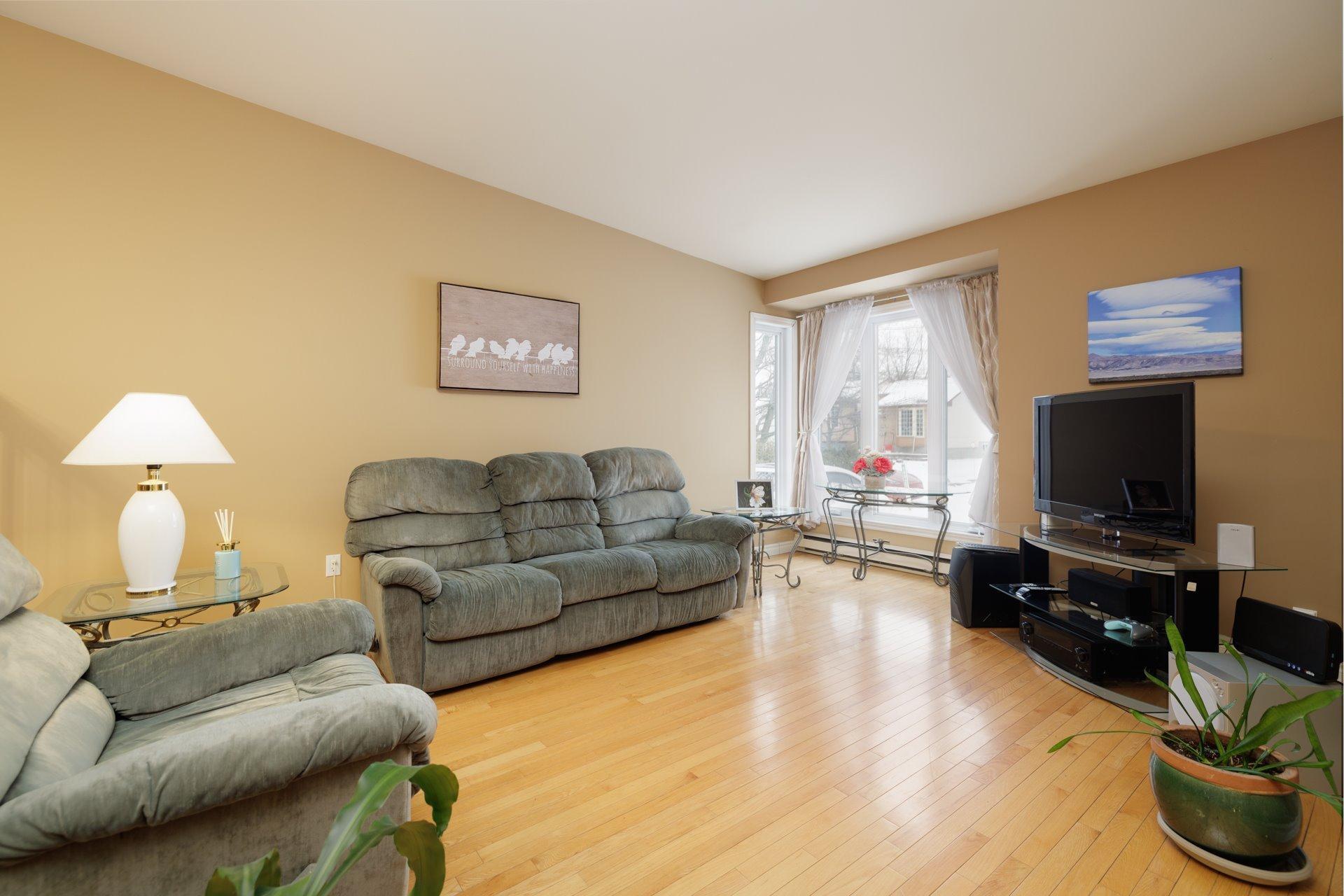 









17244


Rue Marcel-Libersan

,
Montréal (Pierrefonds-Roxboro),




QC
H9J3P3


