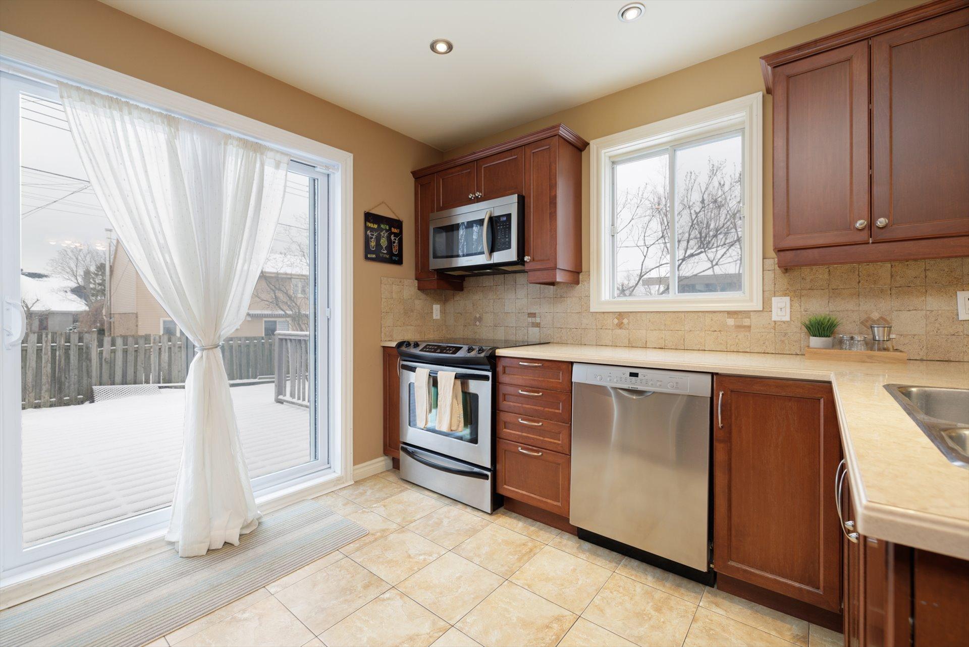 









17244


Rue Marcel-Libersan

,
Montréal (Pierrefonds-Roxboro),




QC
H9J3P3


