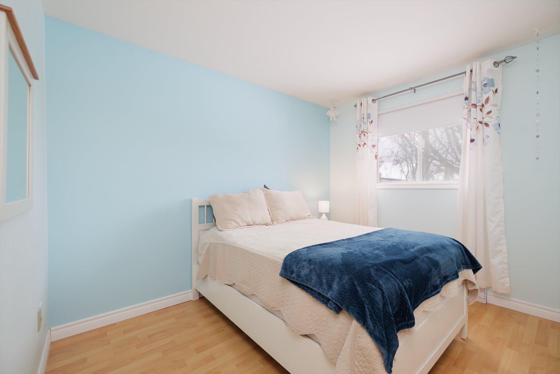 









17244


Rue Marcel-Libersan

,
Montréal (Pierrefonds-Roxboro),




QC
H9J3P3

