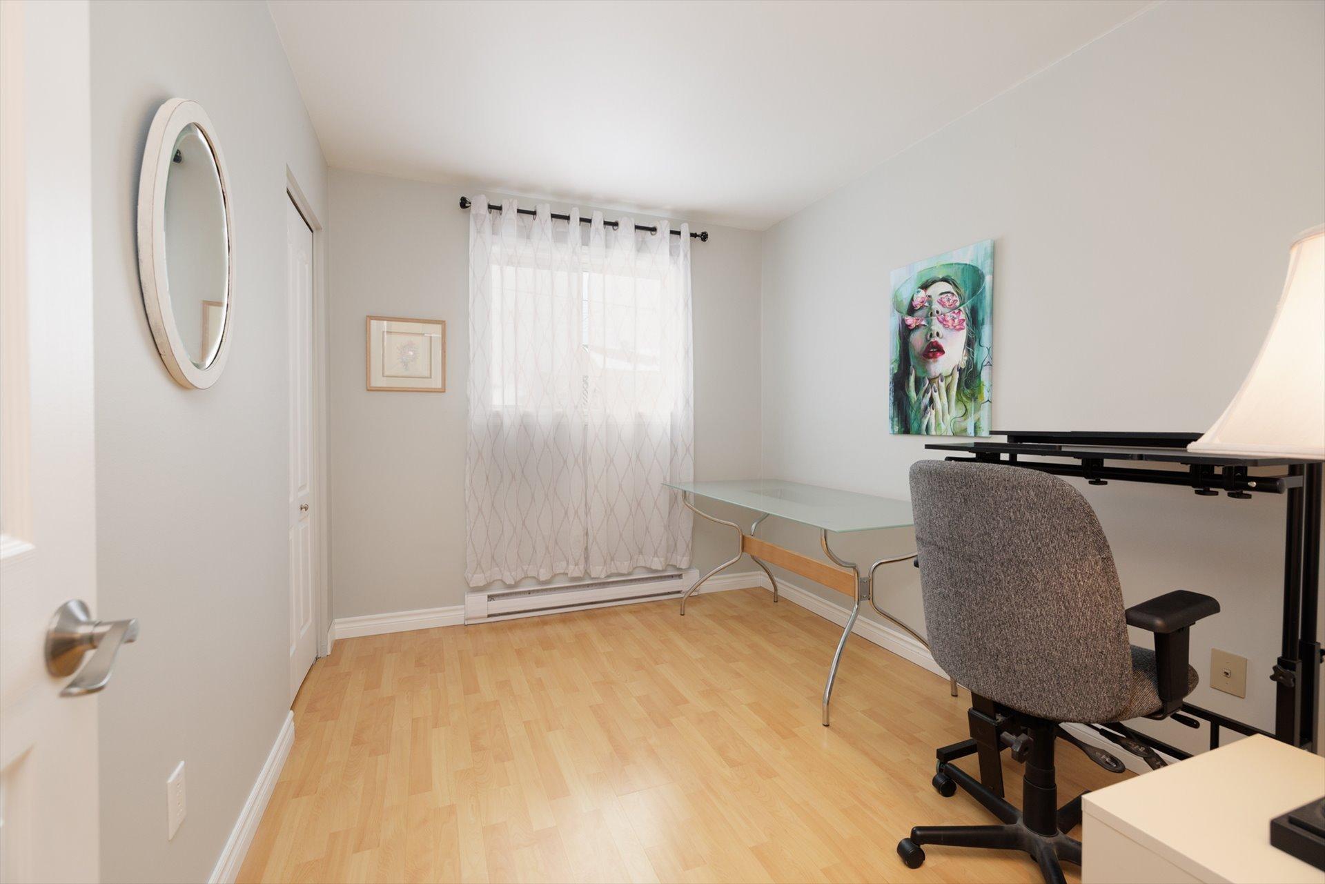









17244


Rue Marcel-Libersan

,
Montréal (Pierrefonds-Roxboro),




QC
H9J3P3

