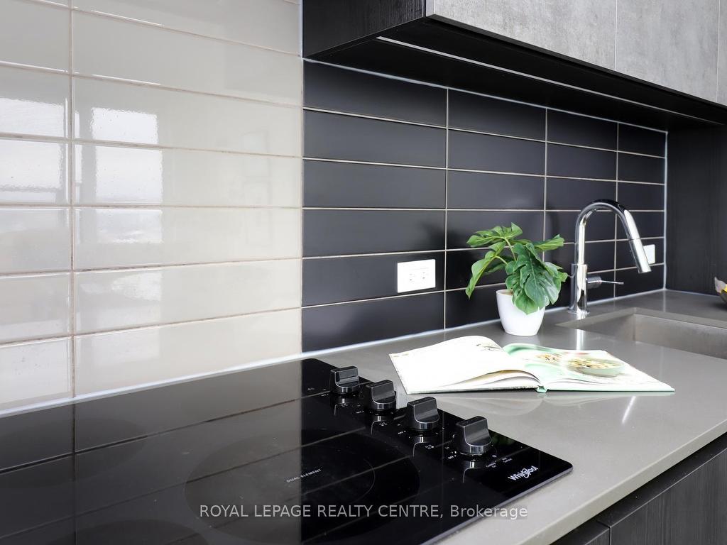 









1000


Portage

Parkway, 910,
Vaughan,




ON
L4K 0L1

