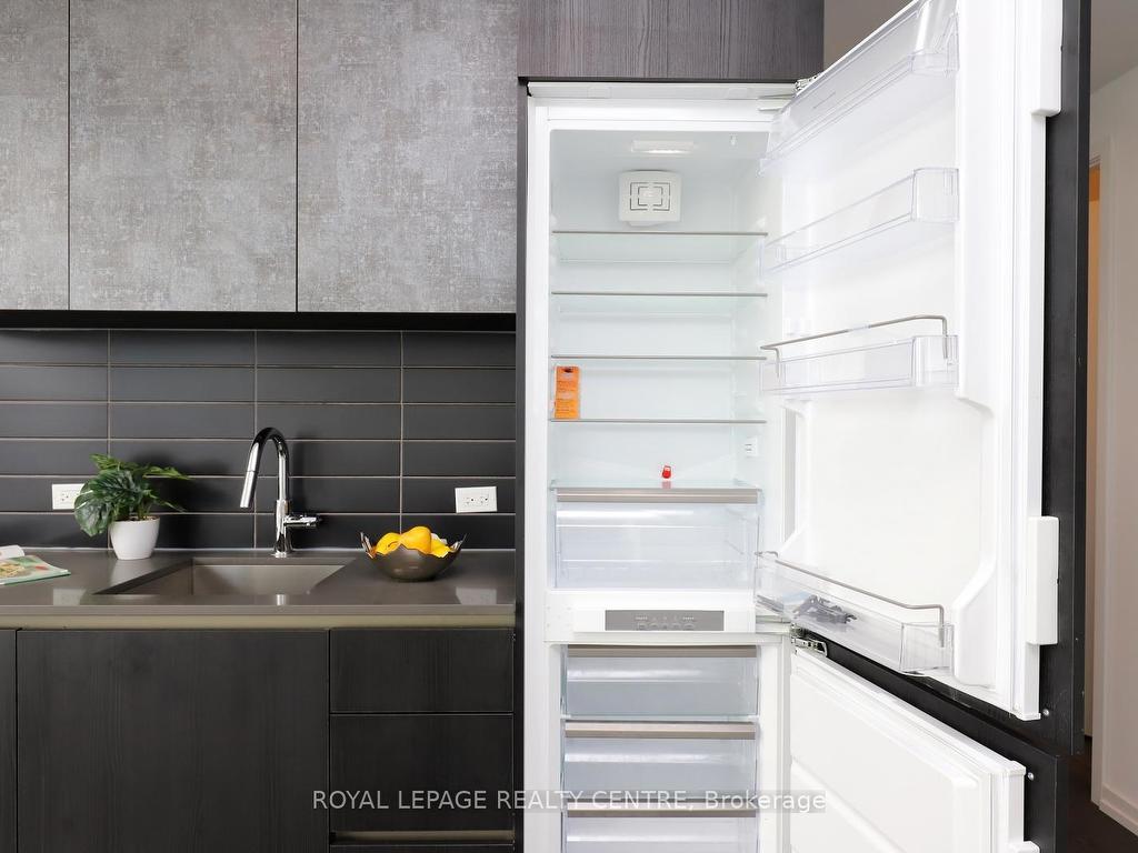 









1000


Portage

Parkway, 910,
Vaughan,




ON
L4K 0L1

