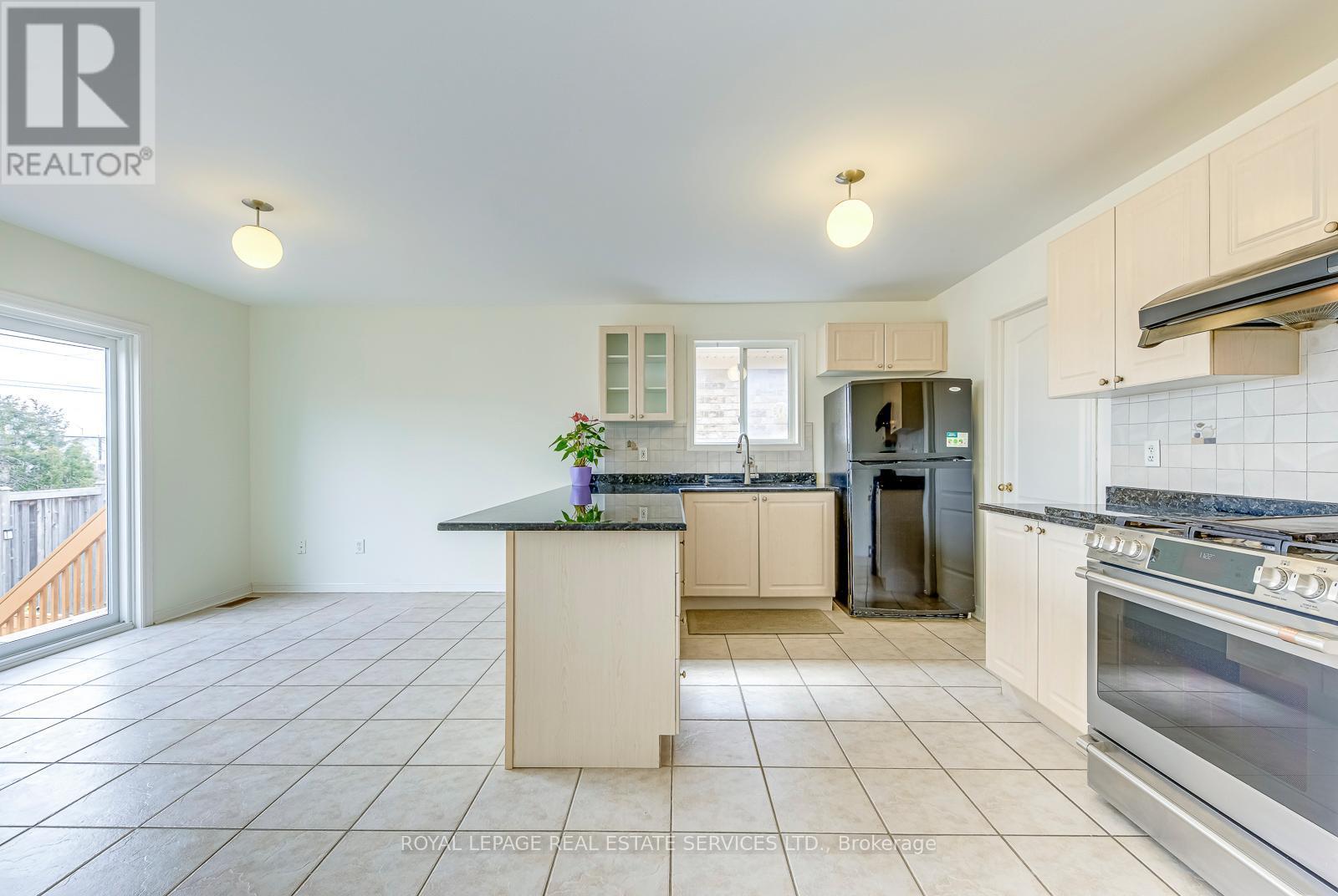 












1652 ALLAN CRESCENT

,
Milton,




Ontario
L9T5Z7

