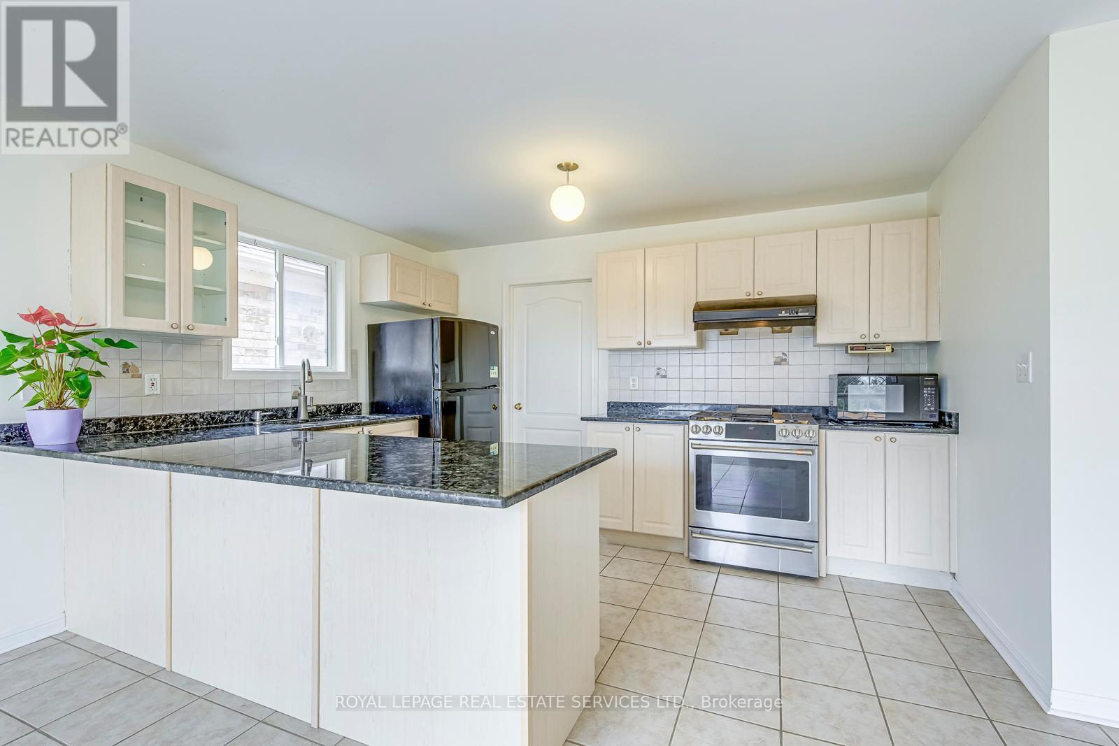 












1652 ALLAN CRESCENT

,
Milton,




Ontario
L9T5Z7

