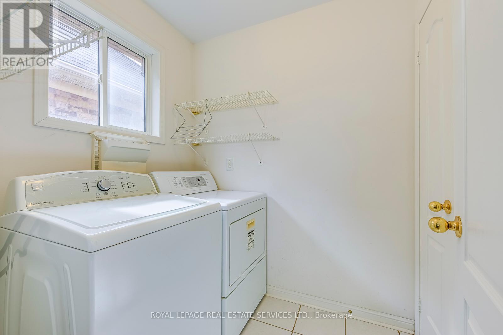 












1652 ALLAN CRESCENT

,
Milton,




Ontario
L9T5Z7

