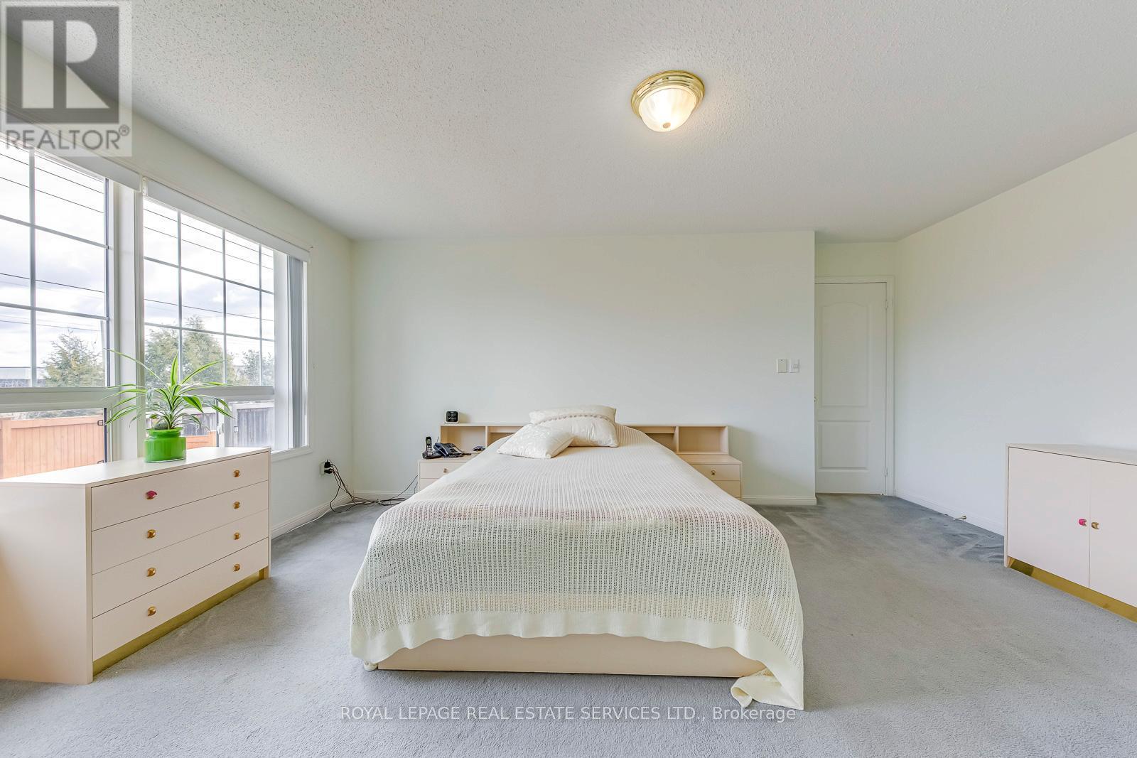












1652 ALLAN CRESCENT

,
Milton,




Ontario
L9T5Z7

