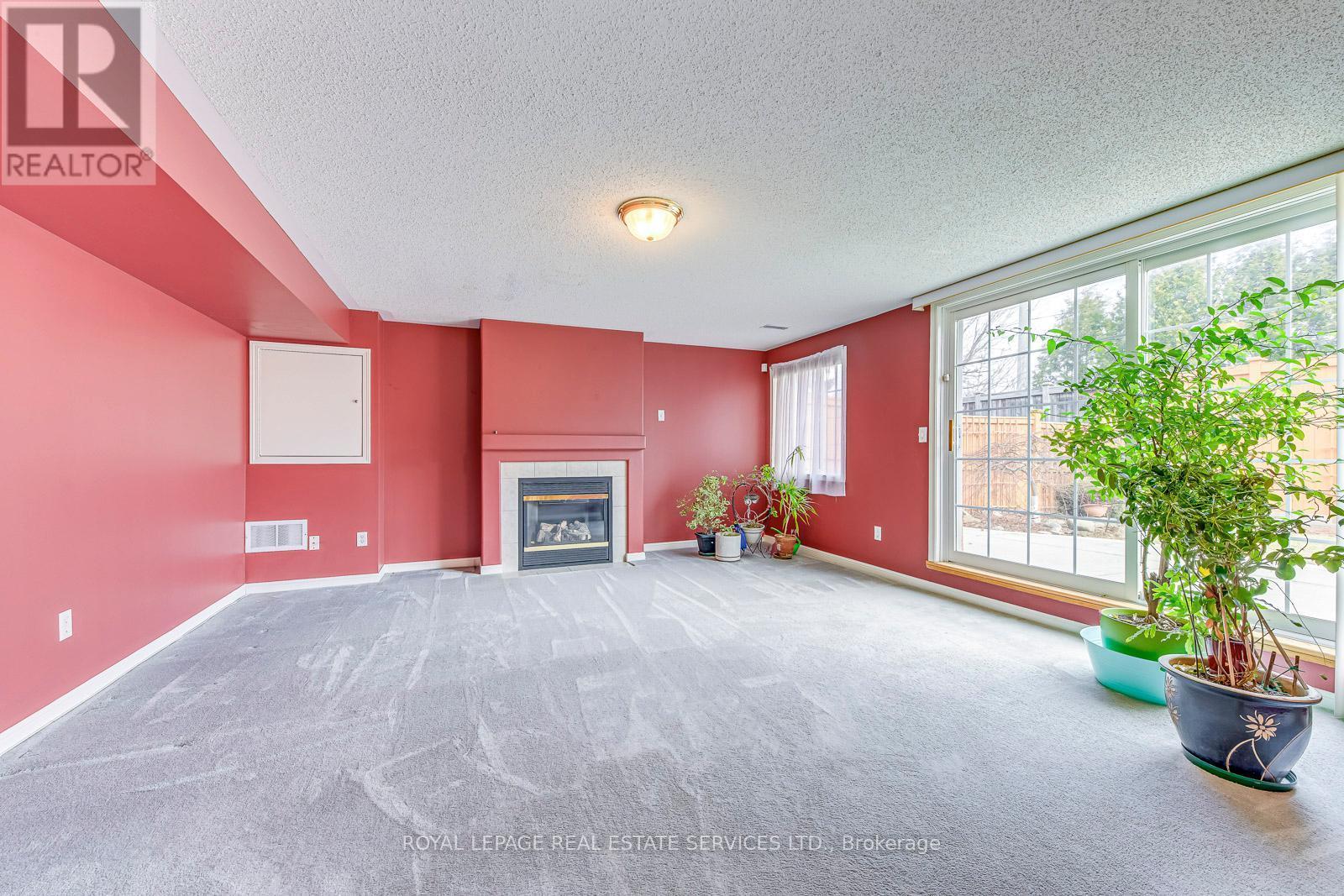 












1652 ALLAN CRESCENT

,
Milton,




Ontario
L9T5Z7

