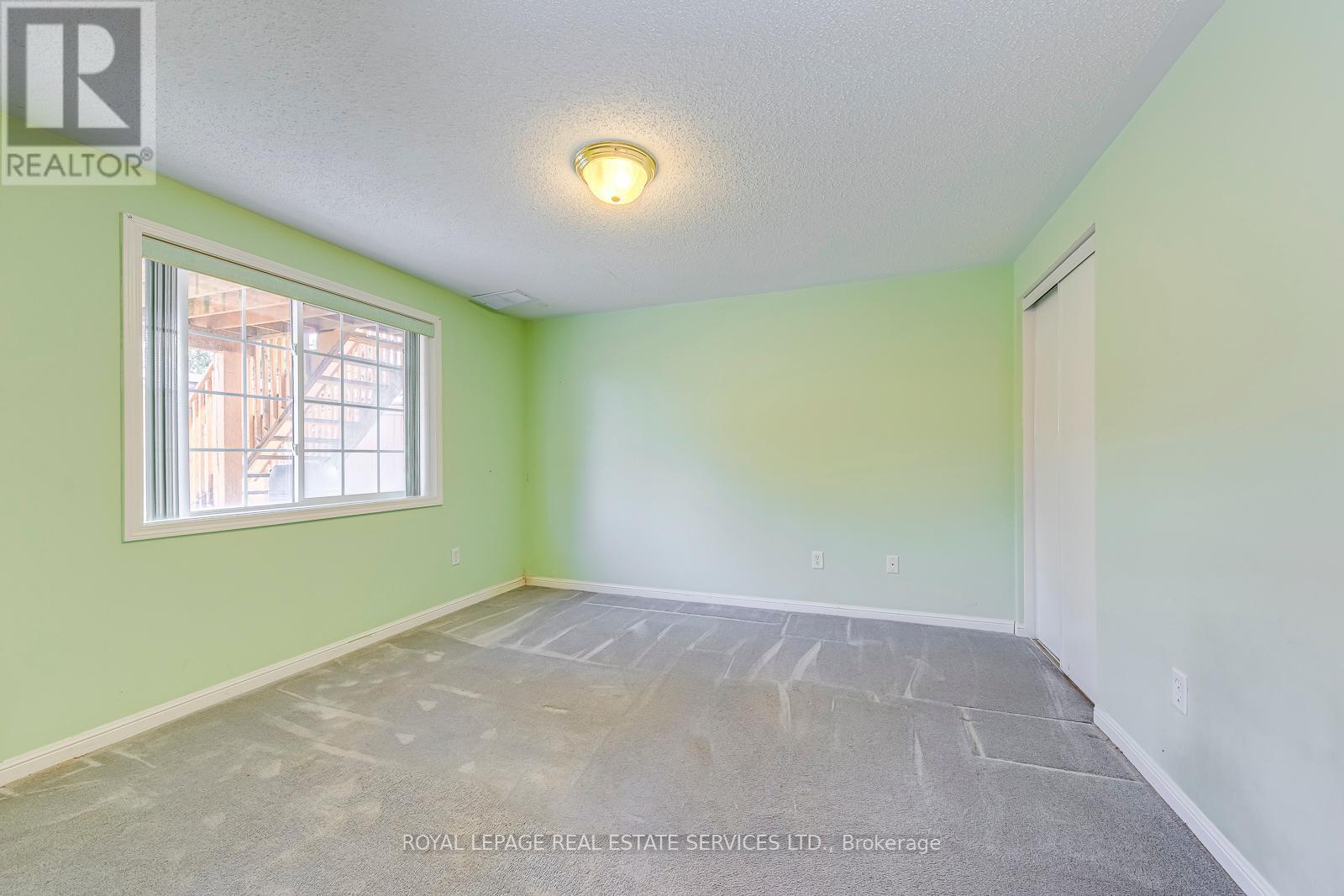 












1652 ALLAN CRESCENT

,
Milton,




Ontario
L9T5Z7

