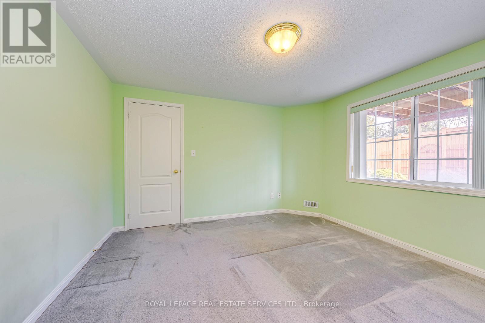 












1652 ALLAN CRESCENT

,
Milton,




Ontario
L9T5Z7

