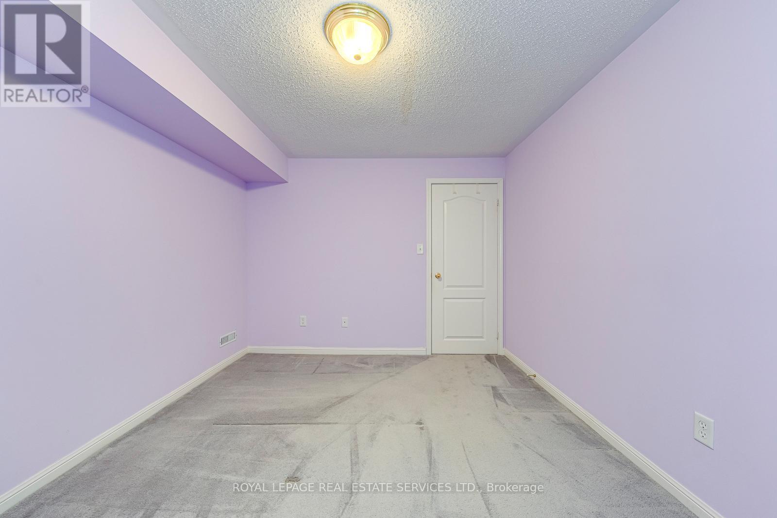 












1652 ALLAN CRESCENT

,
Milton,




Ontario
L9T5Z7

