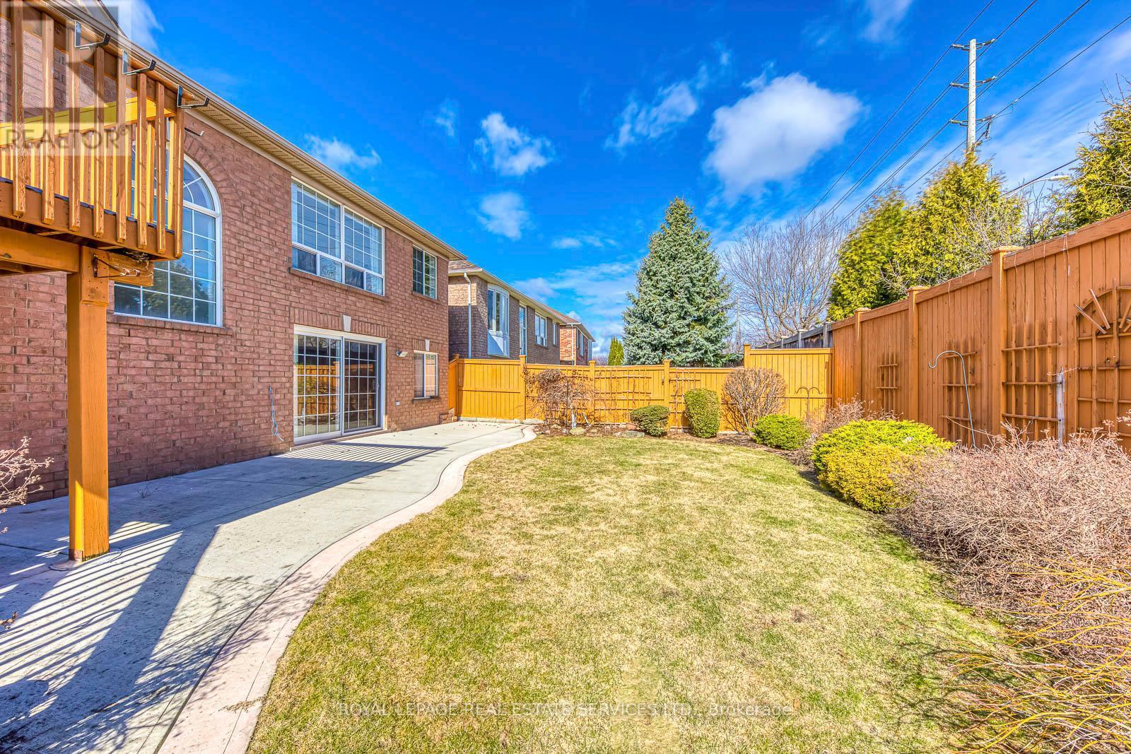 












1652 ALLAN CRESCENT

,
Milton,




Ontario
L9T5Z7

