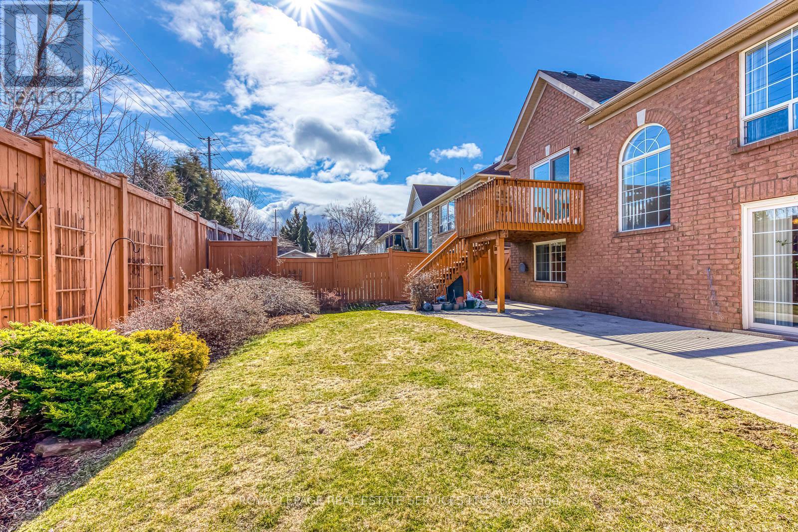 












1652 ALLAN CRESCENT

,
Milton,




Ontario
L9T5Z7

