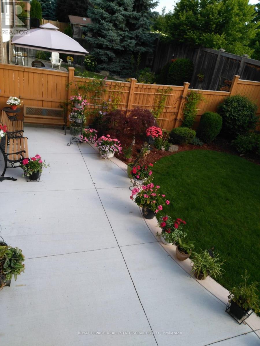 












1652 ALLAN CRESCENT

,
Milton,




Ontario
L9T5Z7

