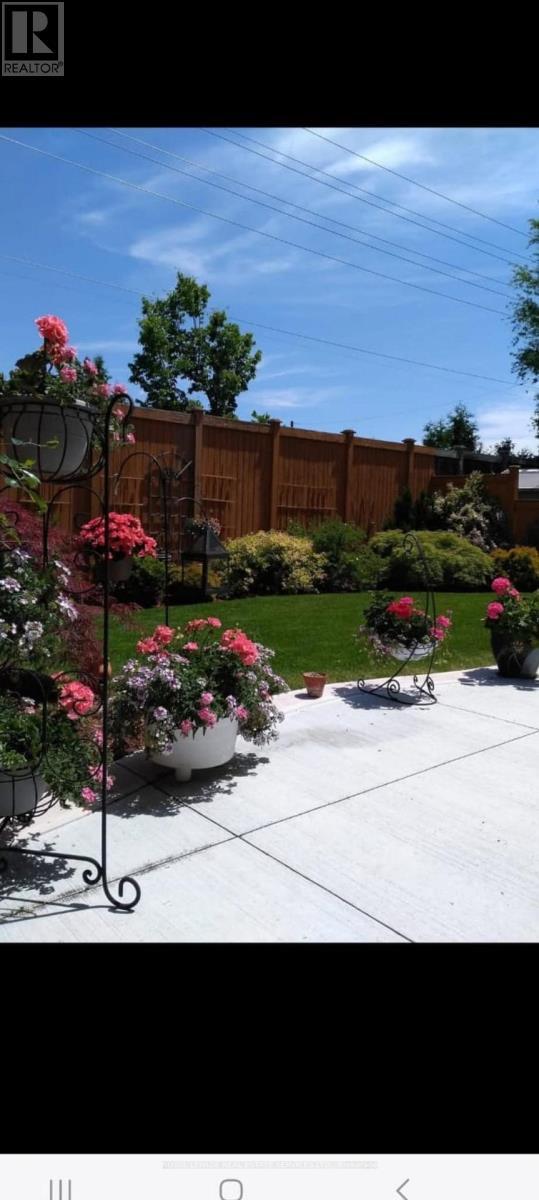 












1652 ALLAN CRESCENT

,
Milton,




Ontario
L9T5Z7

