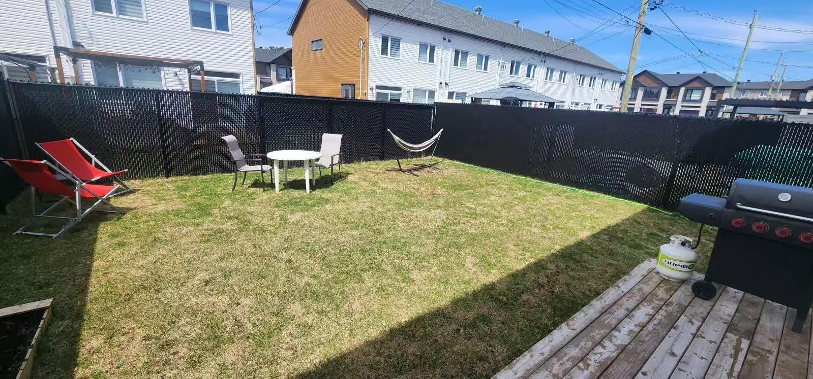 









8805


Rue du Chapelier

,
Mirabel,




QC
J7N3S5

