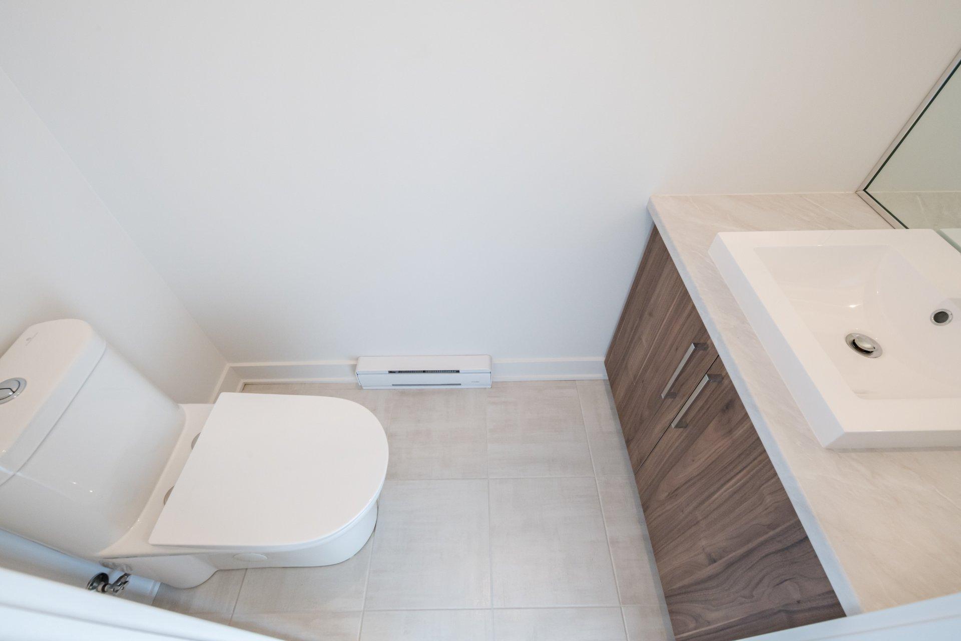 









8805


Rue du Chapelier

,
Mirabel,




QC
J7N3S5


