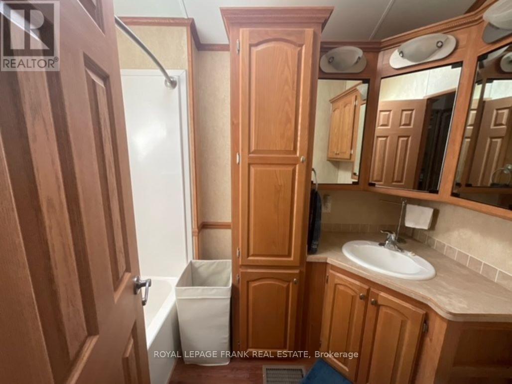 












7 MCGREGOR DRIVE S

,
Otonabee-South Monaghan,




Ontario
K0L2G0


