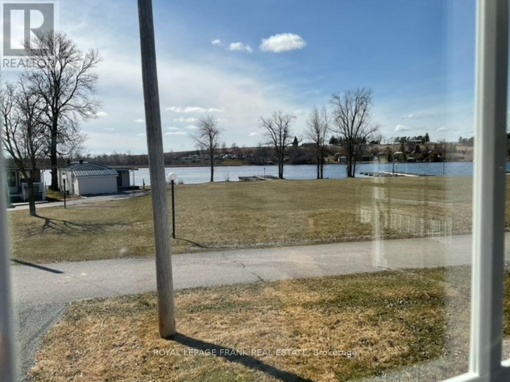 












7 MCGREGOR DRIVE S

,
Otonabee-South Monaghan,




Ontario
K0L2G0


