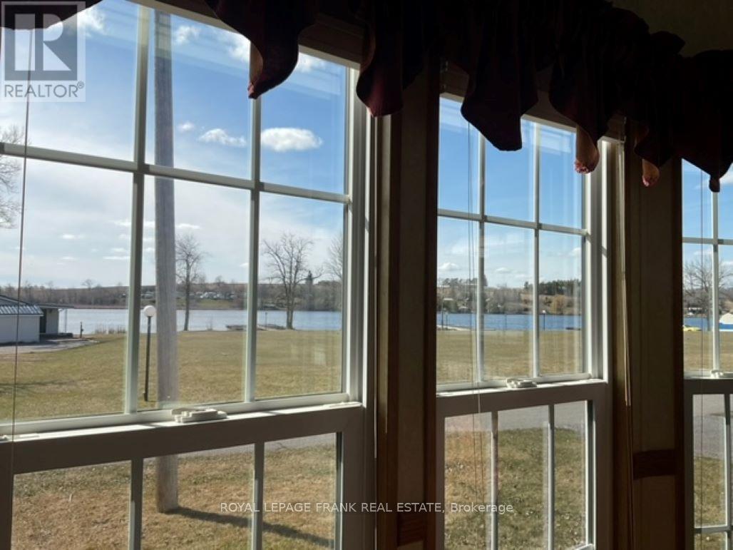












7 MCGREGOR DRIVE S

,
Otonabee-South Monaghan,




Ontario
K0L2G0

