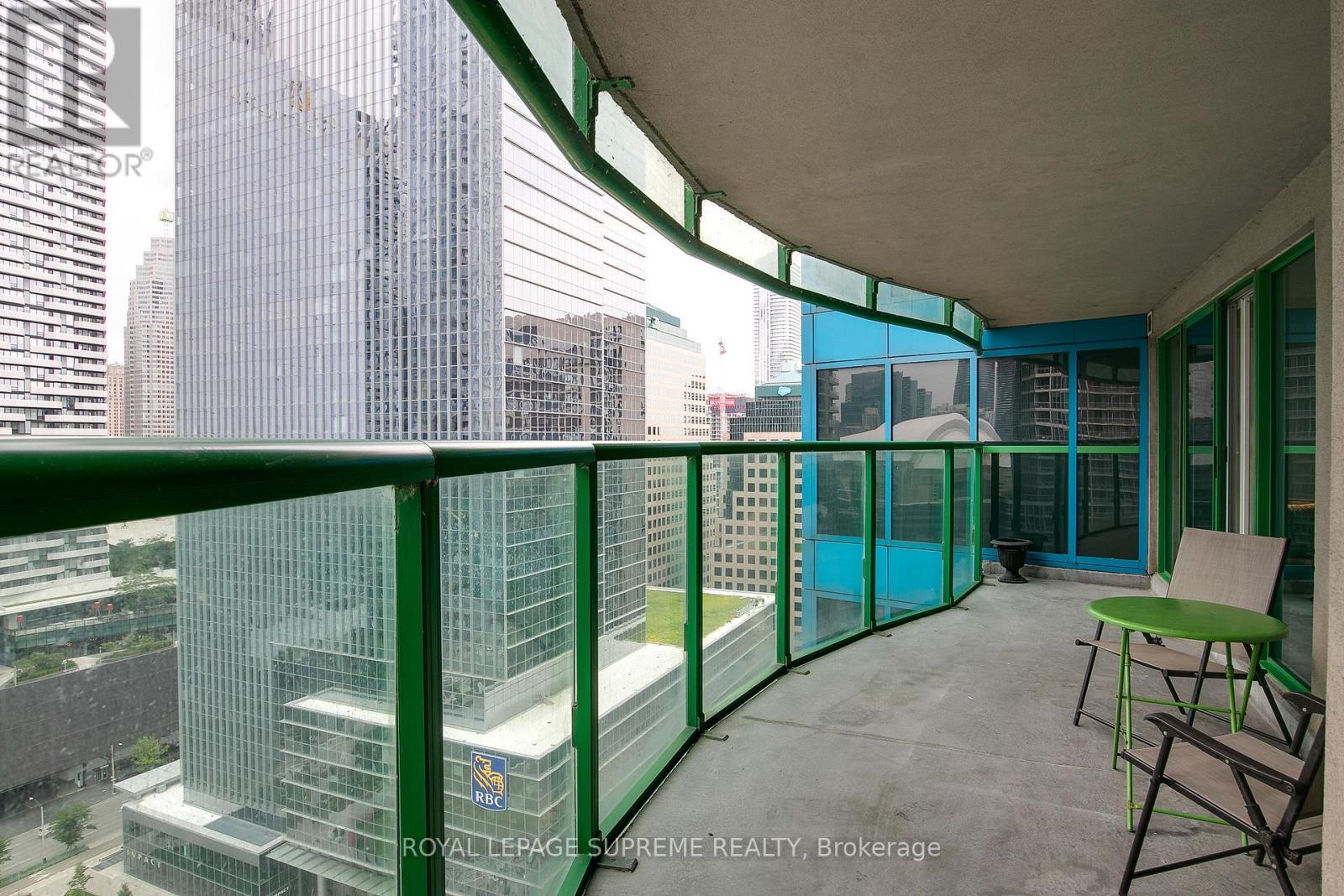 












2501 - 77 HARBOUR SQUARE

,
Toronto,




Ontario
M5J2S2

