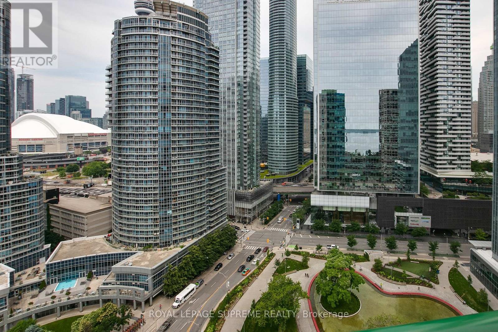 












2501 - 77 HARBOUR SQUARE

,
Toronto,




Ontario
M5J2S2

