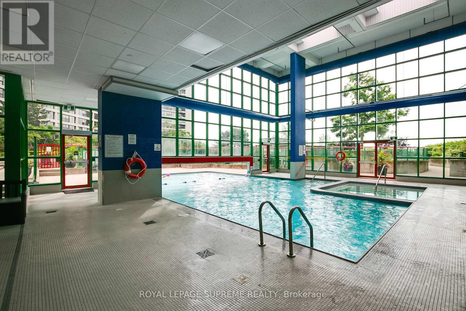 












2501 - 77 HARBOUR SQUARE

,
Toronto,




Ontario
M5J2S2

