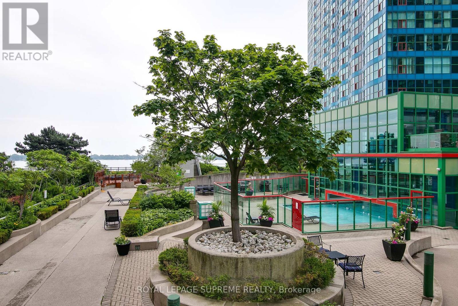 












2501 - 77 HARBOUR SQUARE

,
Toronto,




Ontario
M5J2S2


