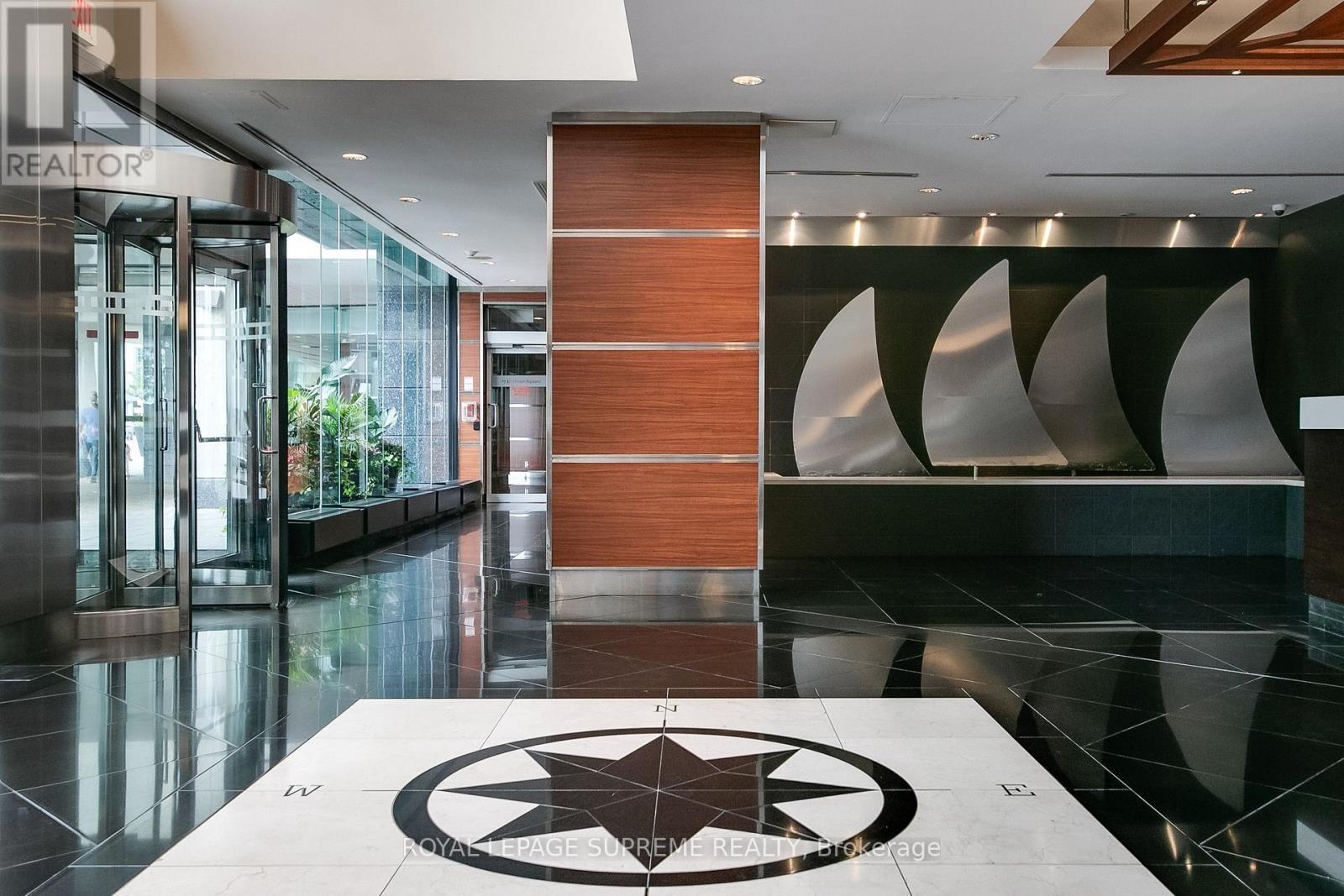 












2501 - 77 HARBOUR SQUARE

,
Toronto,




Ontario
M5J2S2

