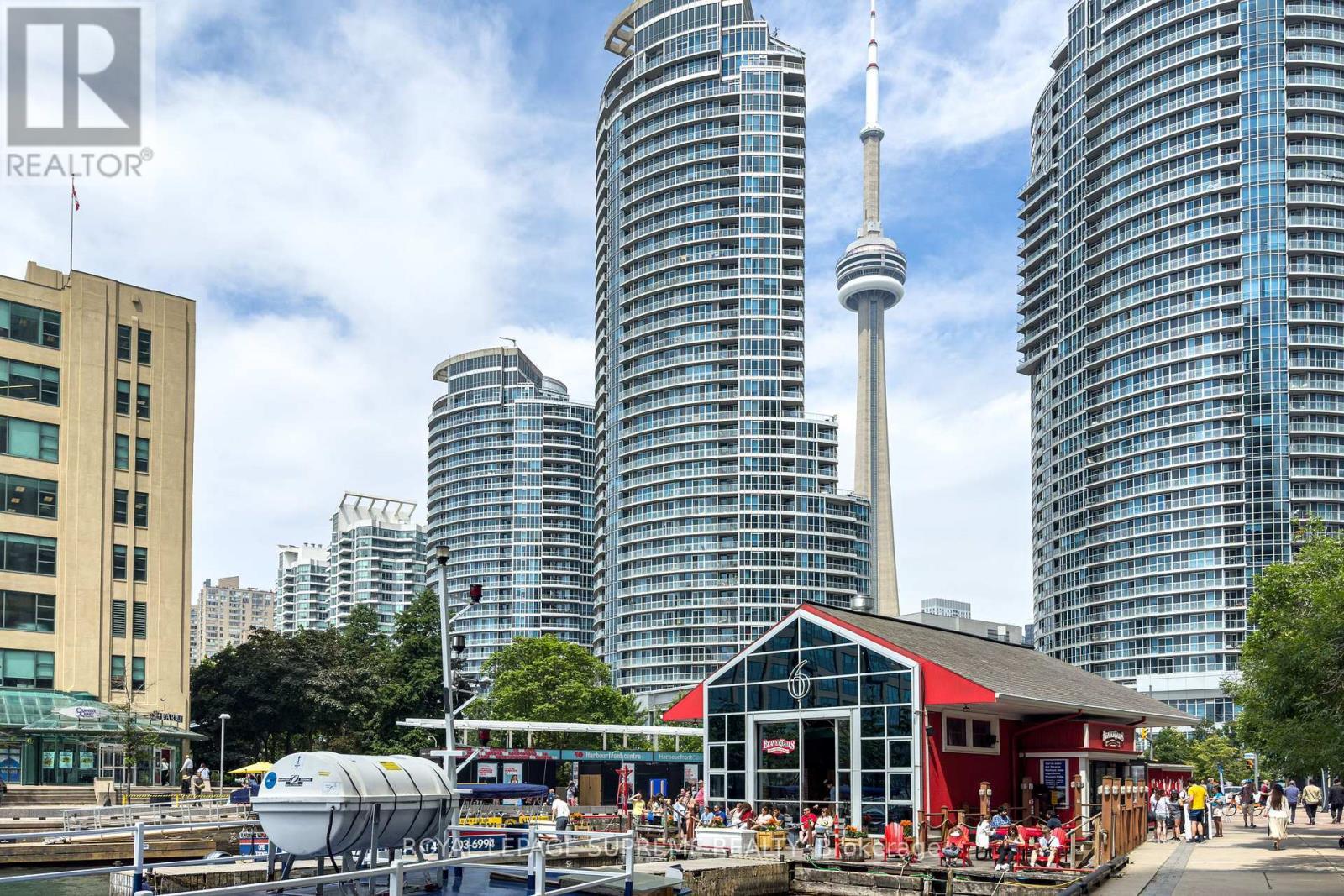 












2501 - 77 HARBOUR SQUARE

,
Toronto,




Ontario
M5J2S2

