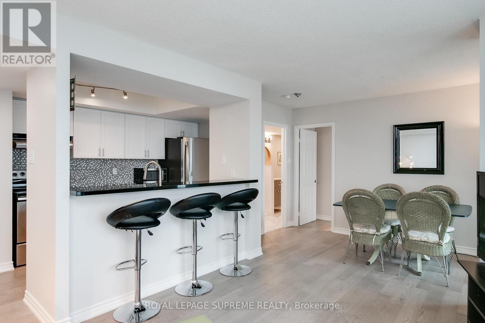 












2501 - 77 HARBOUR SQUARE

,
Toronto,




Ontario
M5J2S2

