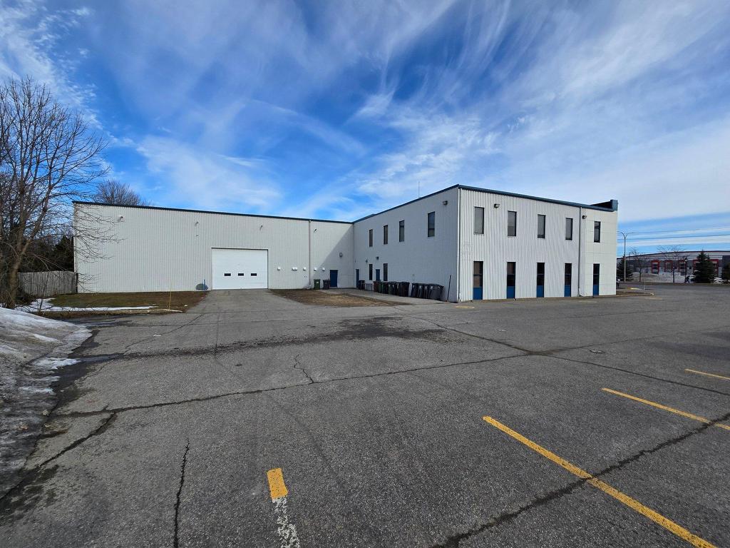 









3675


Boul. de la Grande-Allée

,
Boisbriand,




QC
J7H1H5

