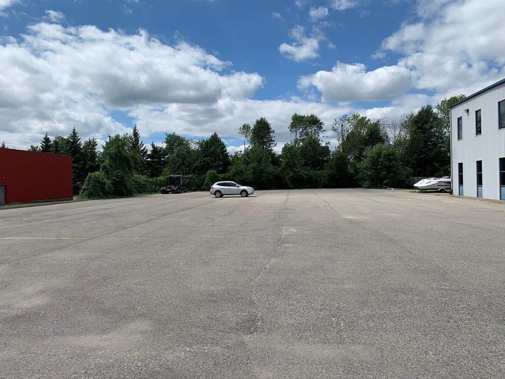 









3675


Boul. de la Grande-Allée

,
Boisbriand,




QC
J7H1H5

