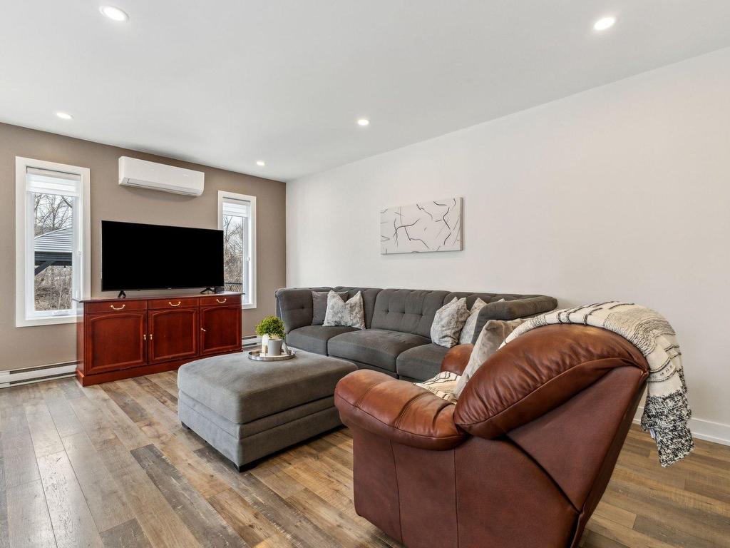 









358


Rue des Hauts-Bois

,
Gatineau (Masson-Angers),




QC
J8M0C9

