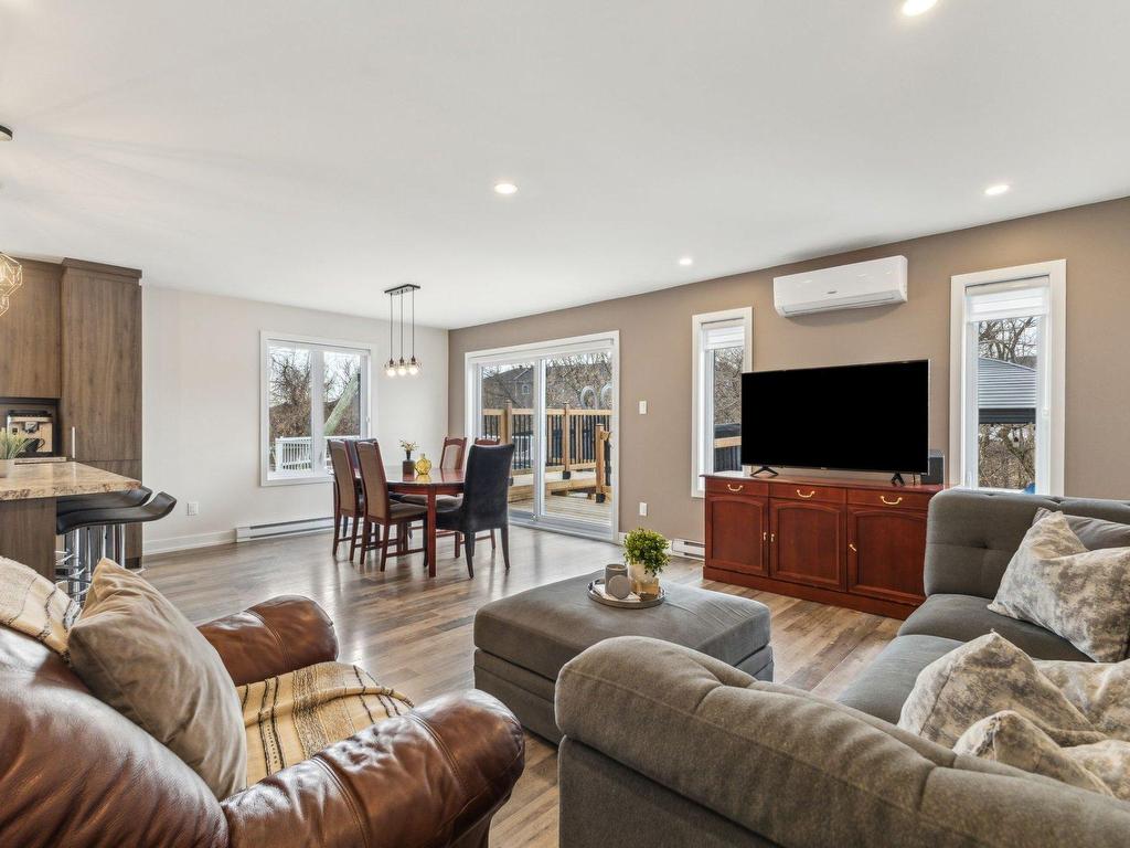 









358


Rue des Hauts-Bois

,
Gatineau (Masson-Angers),




QC
J8M0C9

