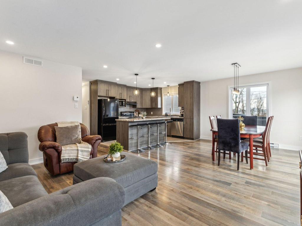 









358


Rue des Hauts-Bois

,
Gatineau (Masson-Angers),




QC
J8M0C9

