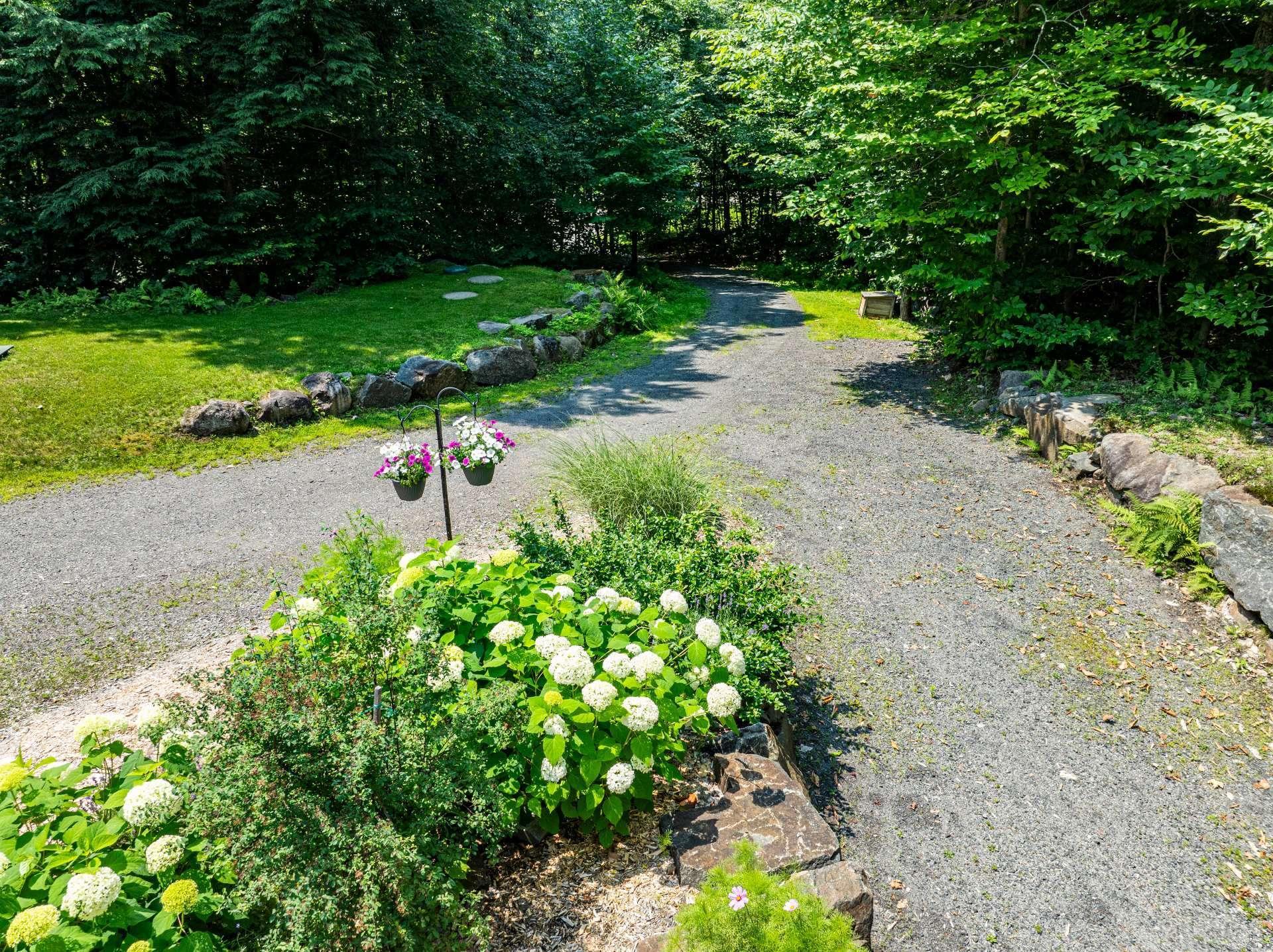 









20


Ch. des Tournesols

,
Sainte-Anne-des-Lacs,




QC
J0R1B0

