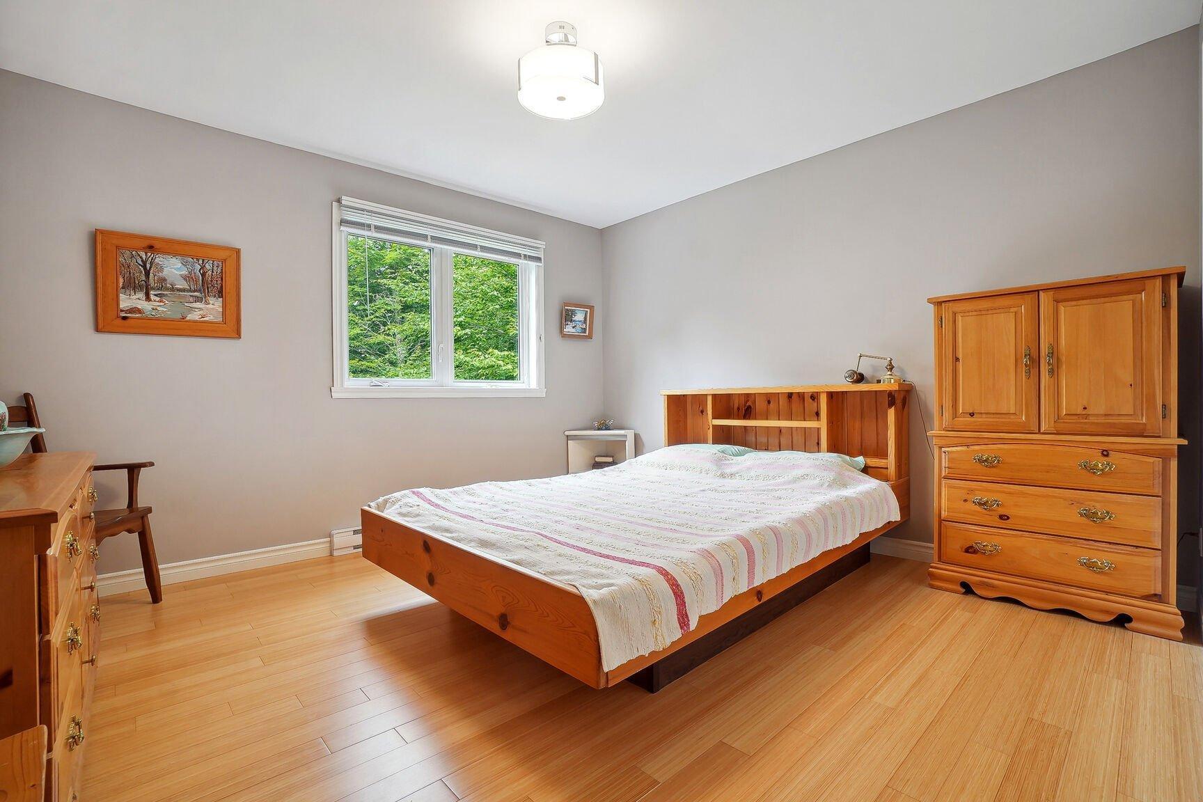 









20


Ch. des Tournesols

,
Sainte-Anne-des-Lacs,




QC
J0R1B0

