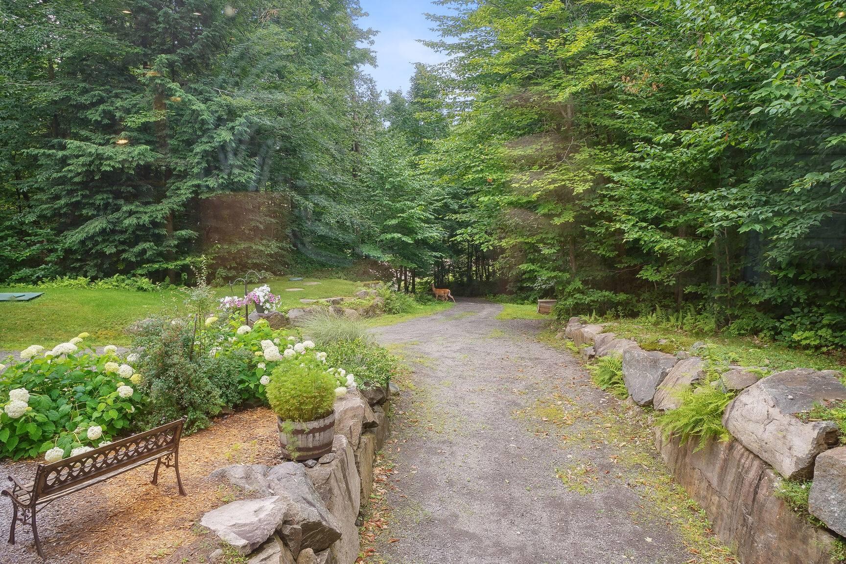 









20


Ch. des Tournesols

,
Sainte-Anne-des-Lacs,




QC
J0R1B0

